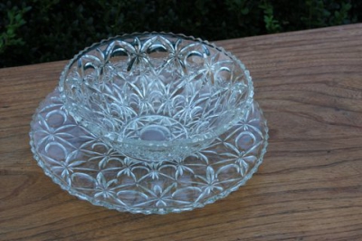 Vintage fruitschaal in geperst glas